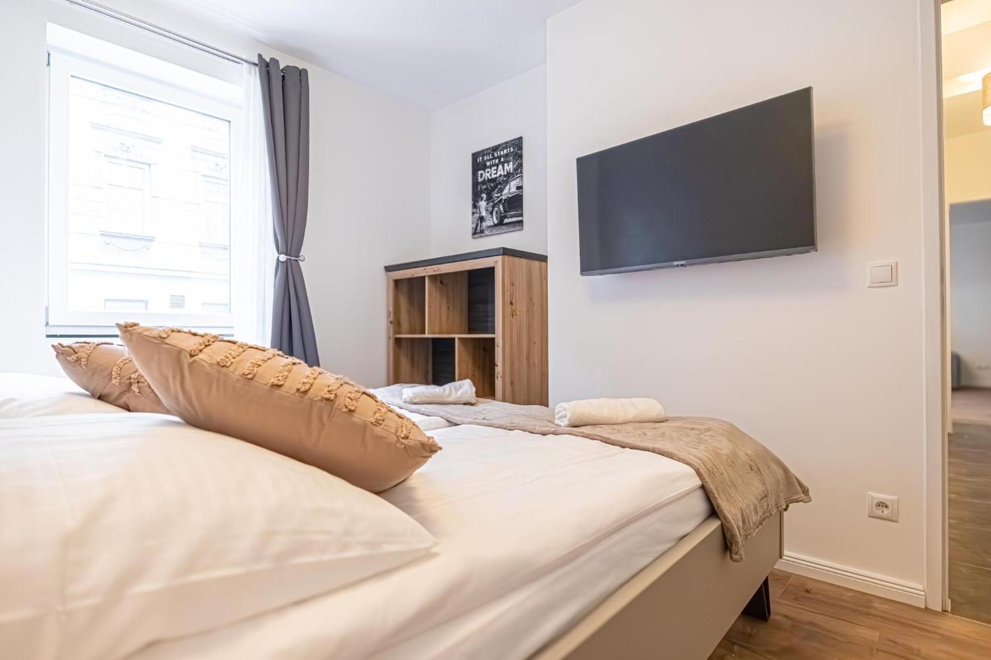 Charming 1Br And 1Lr Apt Modern Design Donaustadt Wien Eksteriør billede