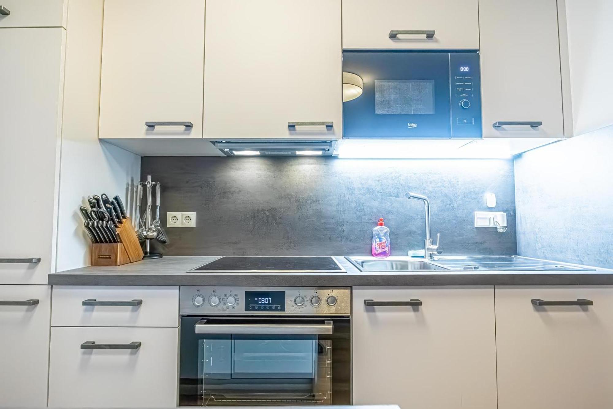 Charming 1Br And 1Lr Apt Modern Design Donaustadt Wien Eksteriør billede